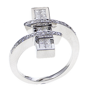 Stylish 18K White Gold Invisible Setting With 0.92 Ct, G Color, VS1 Clarity Diamonds