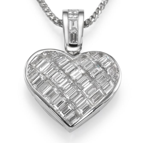 18k white gold heart pendant with baguette-cut diamonds