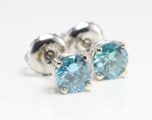 14k Gold & Solitaire claw set threaded screw post diamond earring (Blue (Color Irradiated) & White