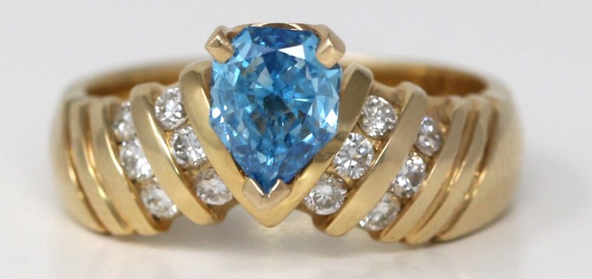 18k Yellow Gold Blue Pear Cut Diamond Engagement Ring