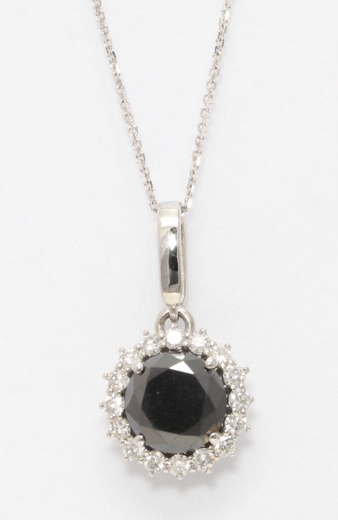 18K Gold Round Diamond Multi-Stone Set Black Enhanced Halo Pendant (Black(Irradiated) White Clarity)